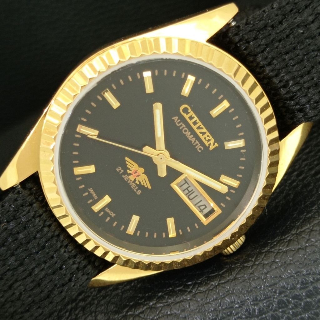 Vintage 1977 Citizen Automatic Mens Gold Watch WDaydate  Gold Accents